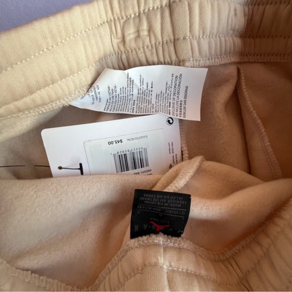 Jordan Women’s Beige Cargo Sweatpants – Size L (NWT) - Picture 4 of 9